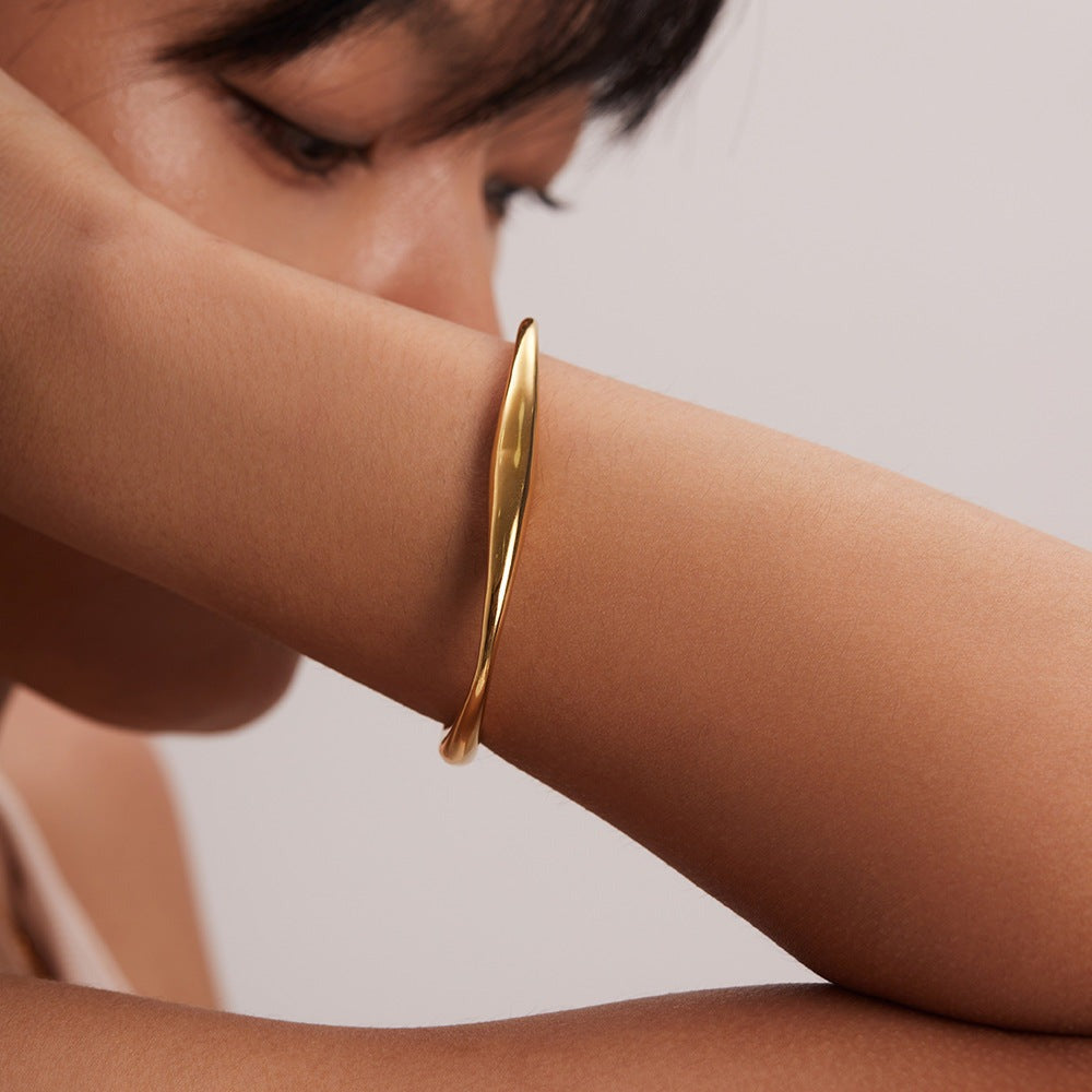 Ava Gold Bangle