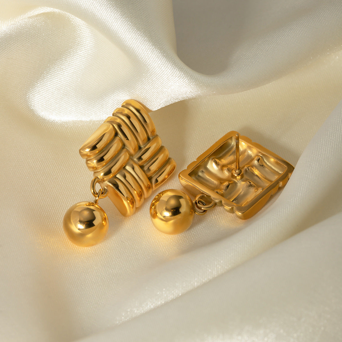 Elara Gold Earrings